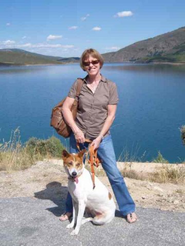 Laura & Murphy chilling out by a lake nr Madrid, during their long haul from Singapore to Javea in Spain.