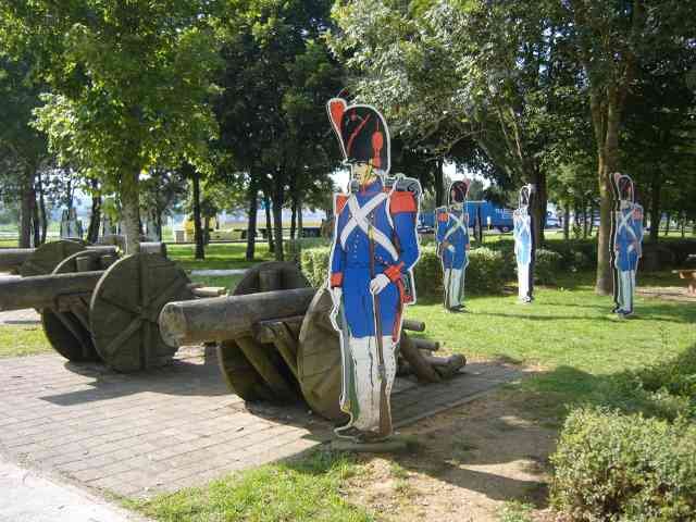 Soldiers 'on guard' in a French motorway  'aire'!